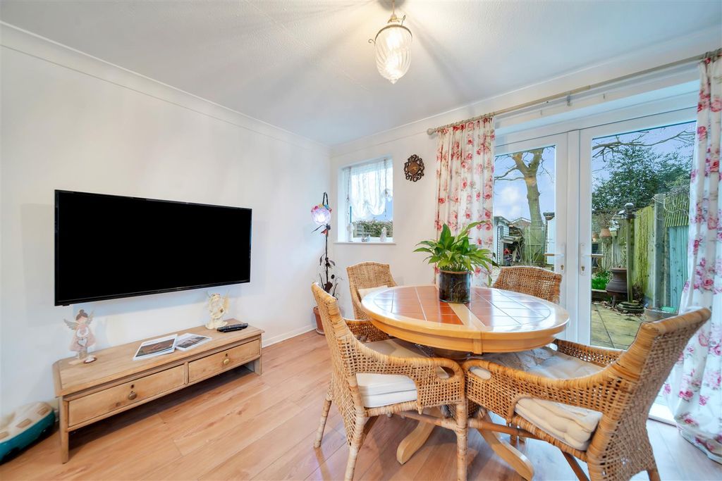 Property photo 3 of 11 Flindell Drive-21.Jpg