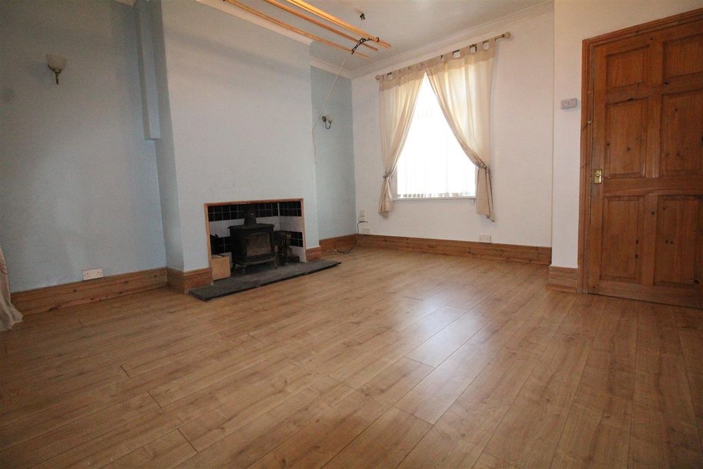 Property photo 2 of 9 Lounge