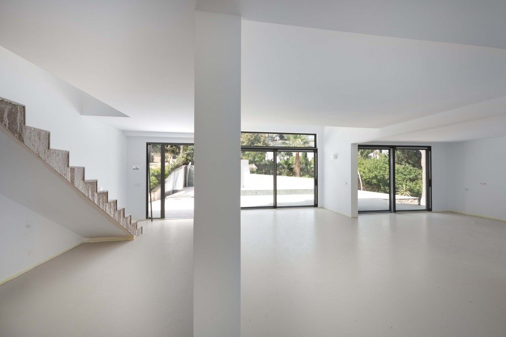 Property photo 3 of 19 Living (2)