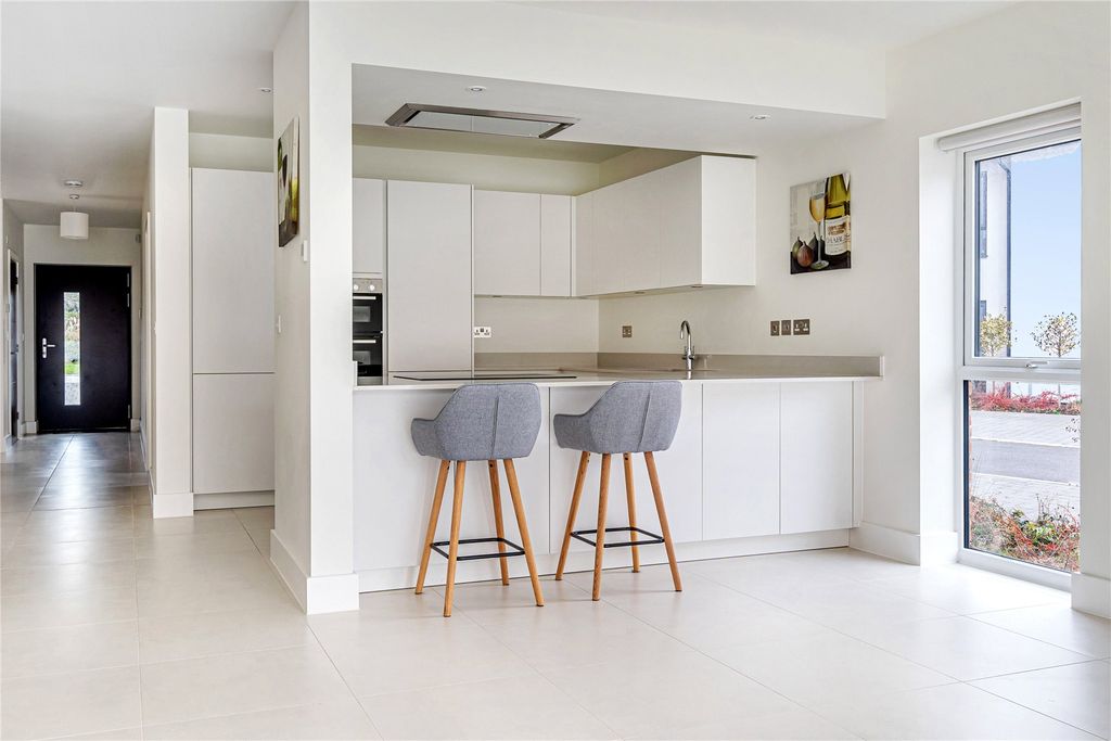 Property photo 3 of 7 Kitchen