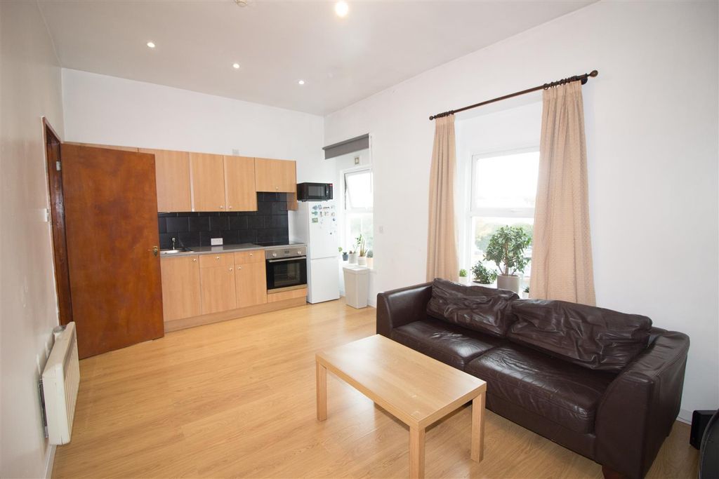 Property photo 2 of 6 Lounge..Jpg