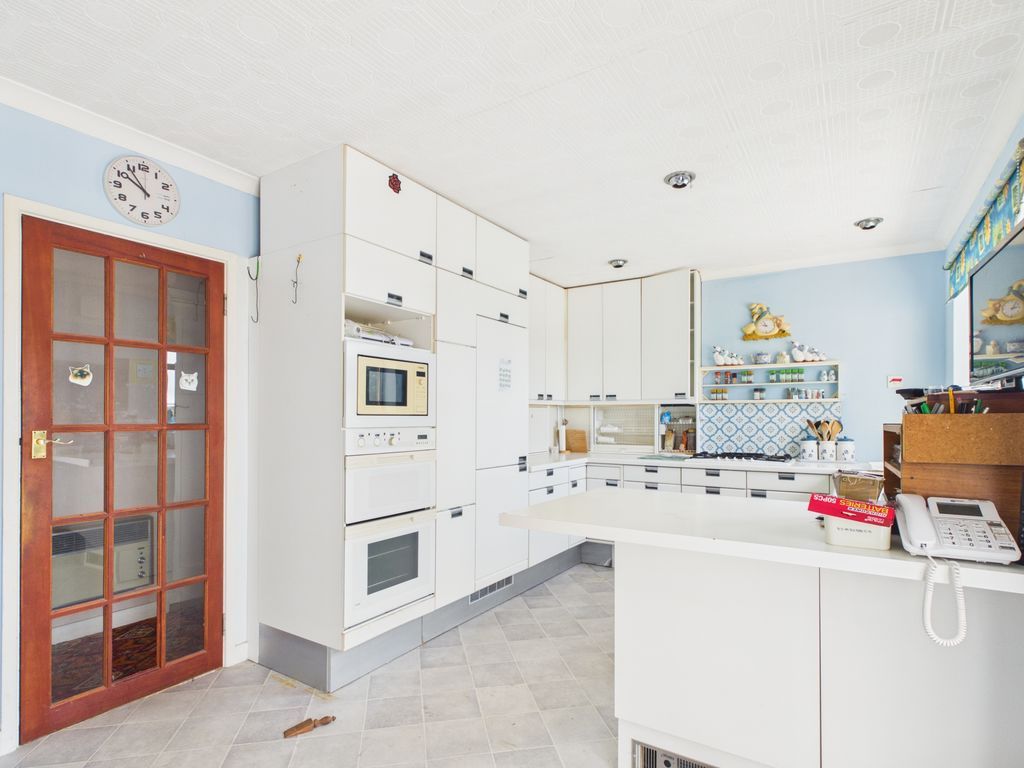 Property photo 2 of 17 Kitchen