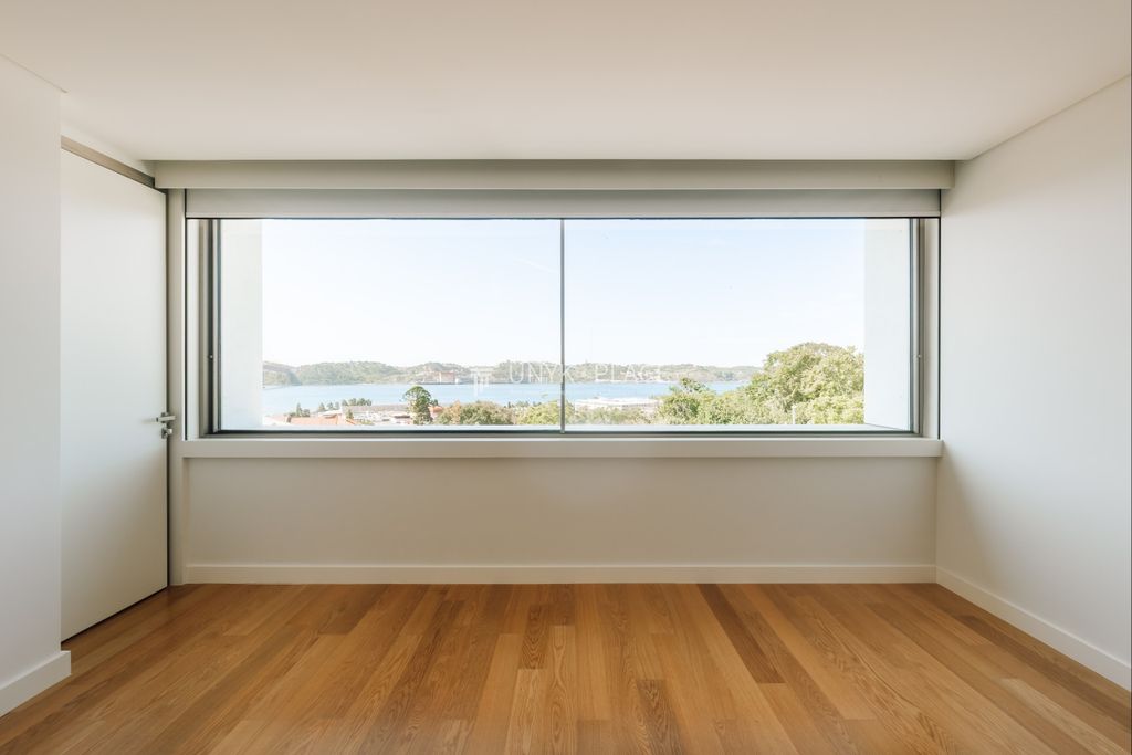 Property photo 2 of 28