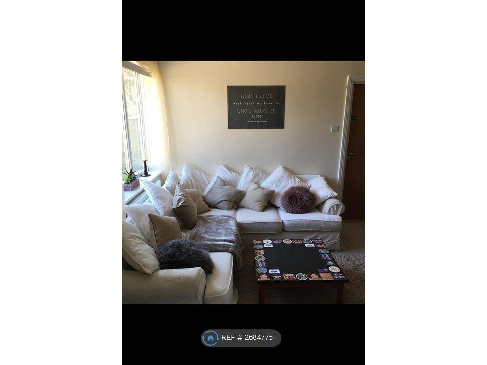 Property photo 1 of 34 Lounge