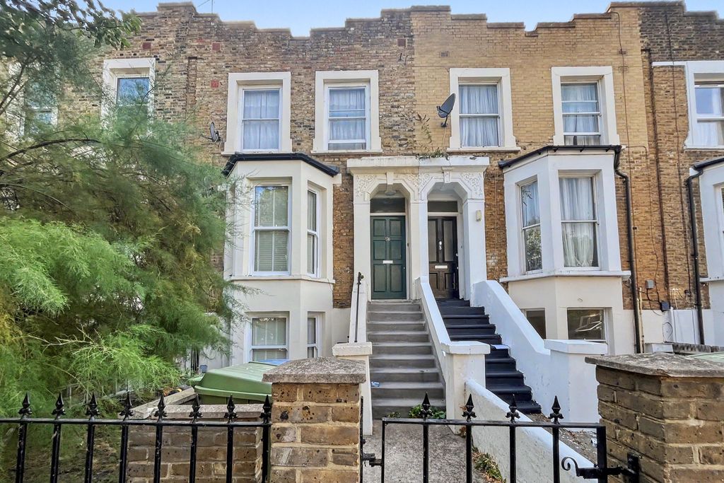 Property photo 1 of 12 9B Fenwick Road, Peckham, London Se15 4Hs