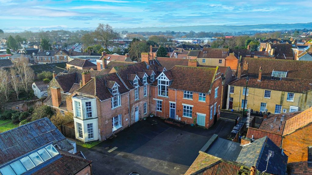 Property photo 3 of 18 4826605