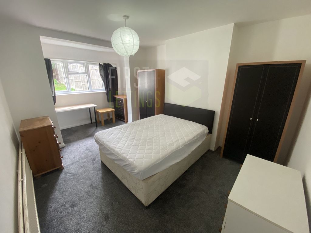 Property photo 1 of 15 Photo 9