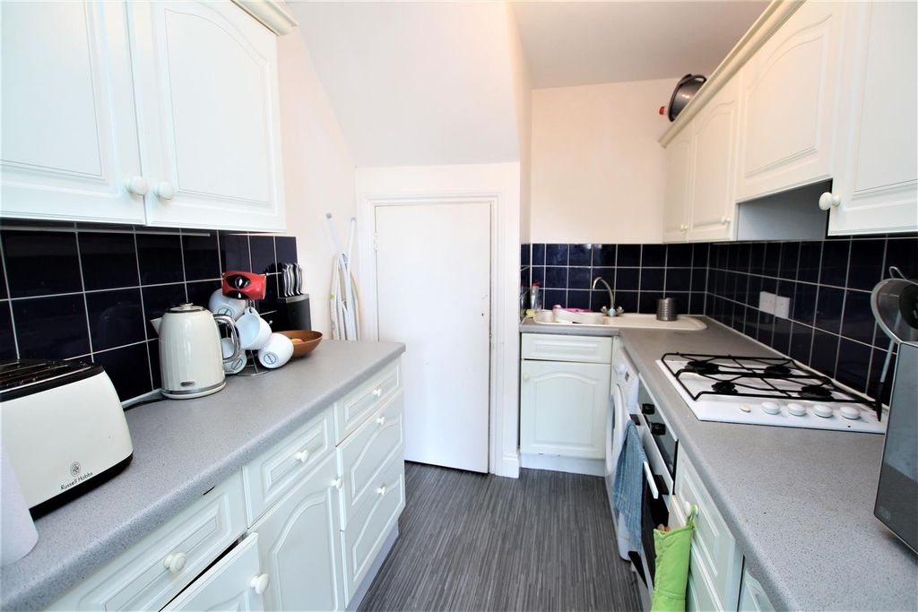 Property photo 3 of 6 Kitchen
