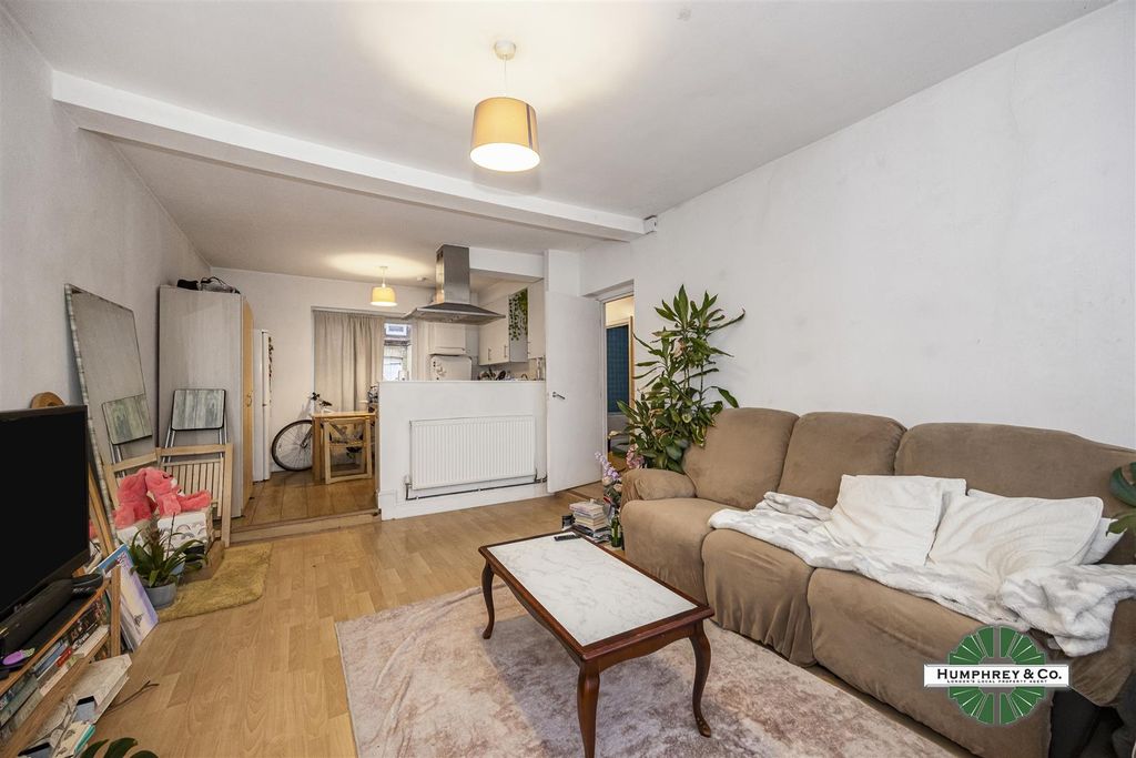 Property photo 3 of 9 9B    Exmouth Street -006-4500.Jpg