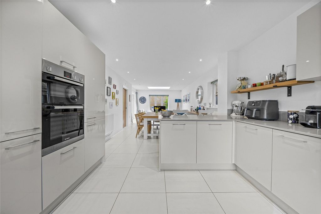 Property photo 3 of 30 Picture No. 11