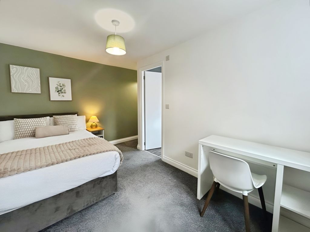 Property photo 1 of 15 Pbox-Bedroom-322878.Jpg