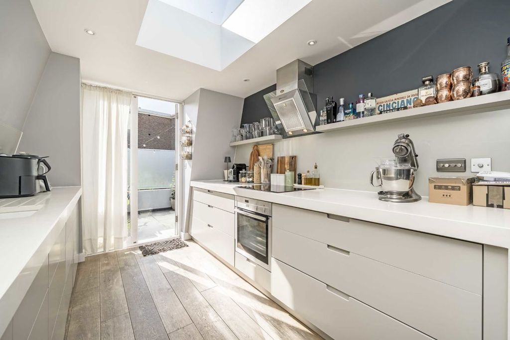 Property photo 3 of 7