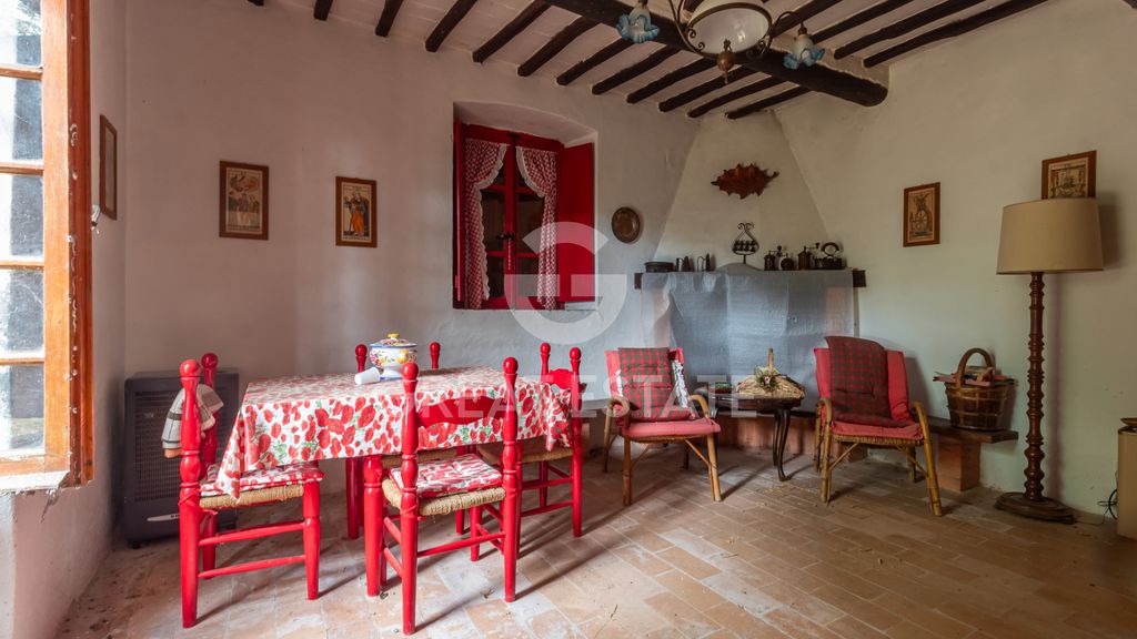 Property photo 2 of 27 Interiors