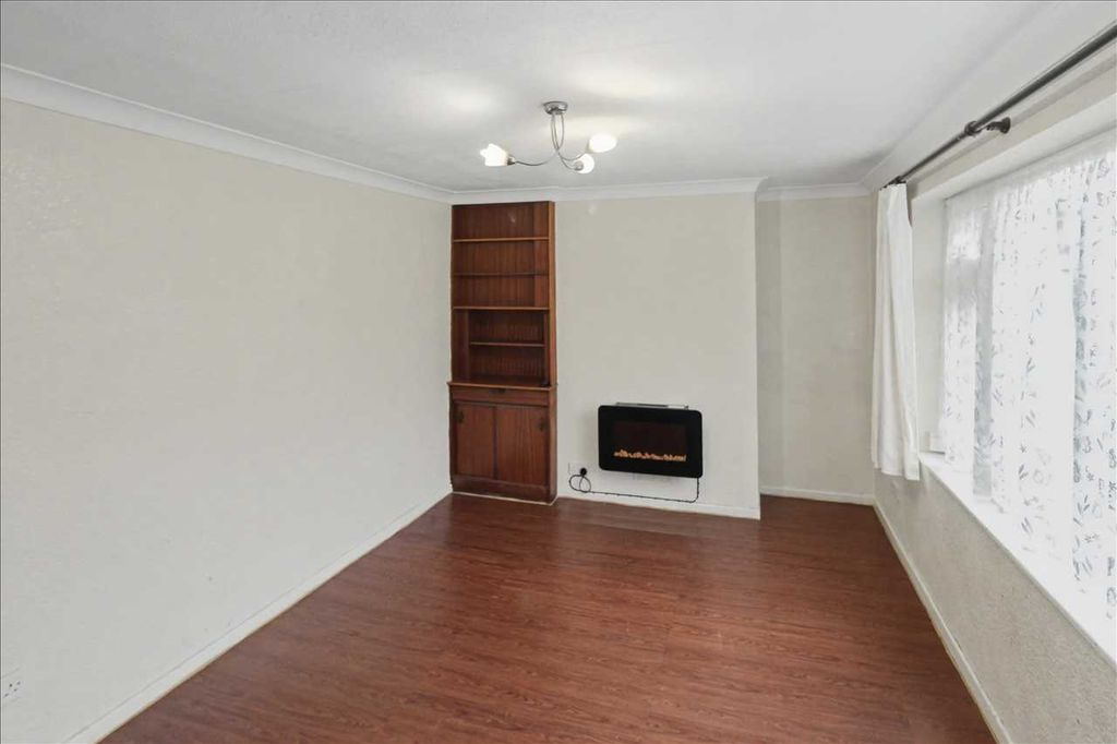 Property photo 3 of 18 Lounge