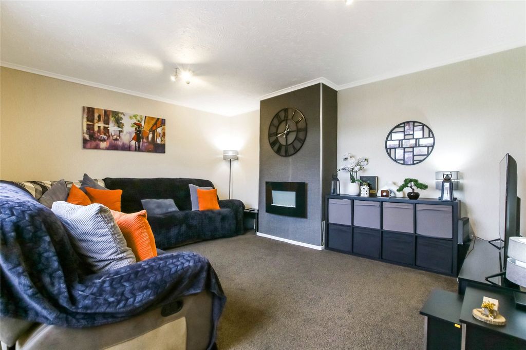 Property photo 3 of 23 Living Room