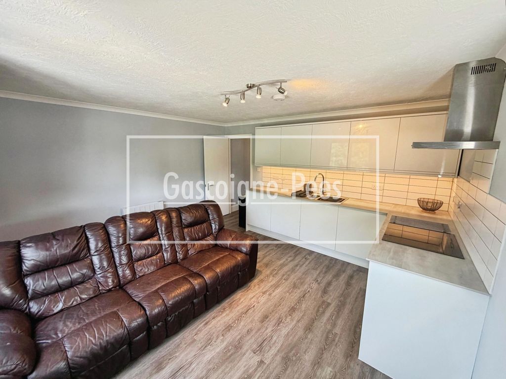 Property photo 2 of 6
