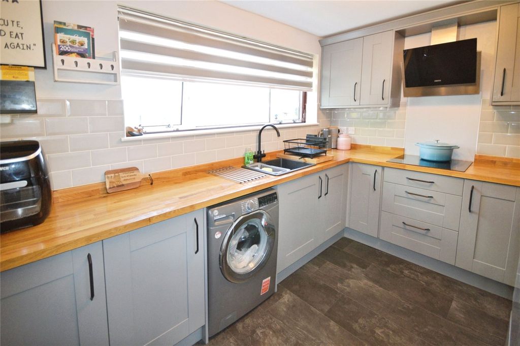 Property photo 3 of 14 Kitchen
