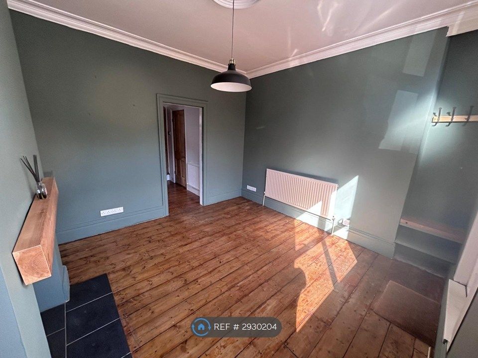 Property photo 3 of 12 Sitting