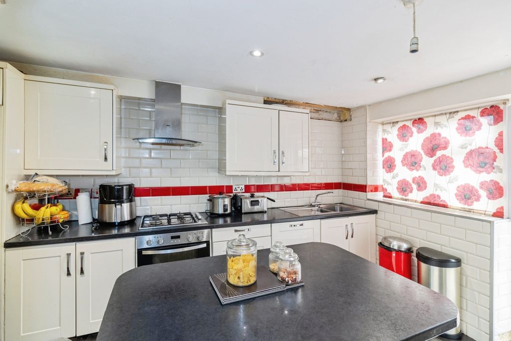 Property photo 2 of 16 Kitchen