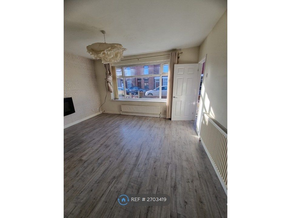 Property photo 3 of 10 Seating Area