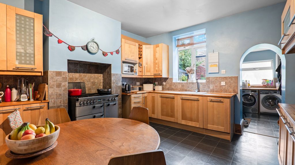 Property photo 2 of 27