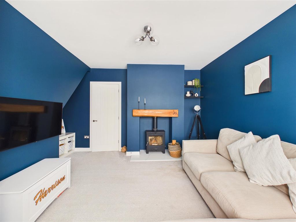 Property photo 3 of 14 Cam05193G0-Pr0130-Still004.Jpg