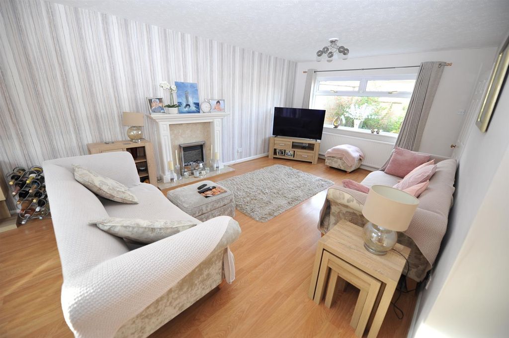 Property photo 2 of 27