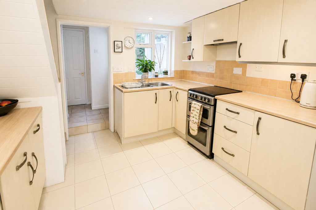 Property photo 2 of 6 Kitchen - Angle 1
