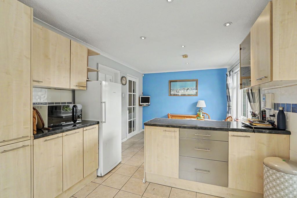 Property photo 2 of 20
