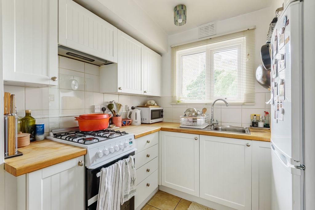 Property photo 1 of 8 879410 (4)