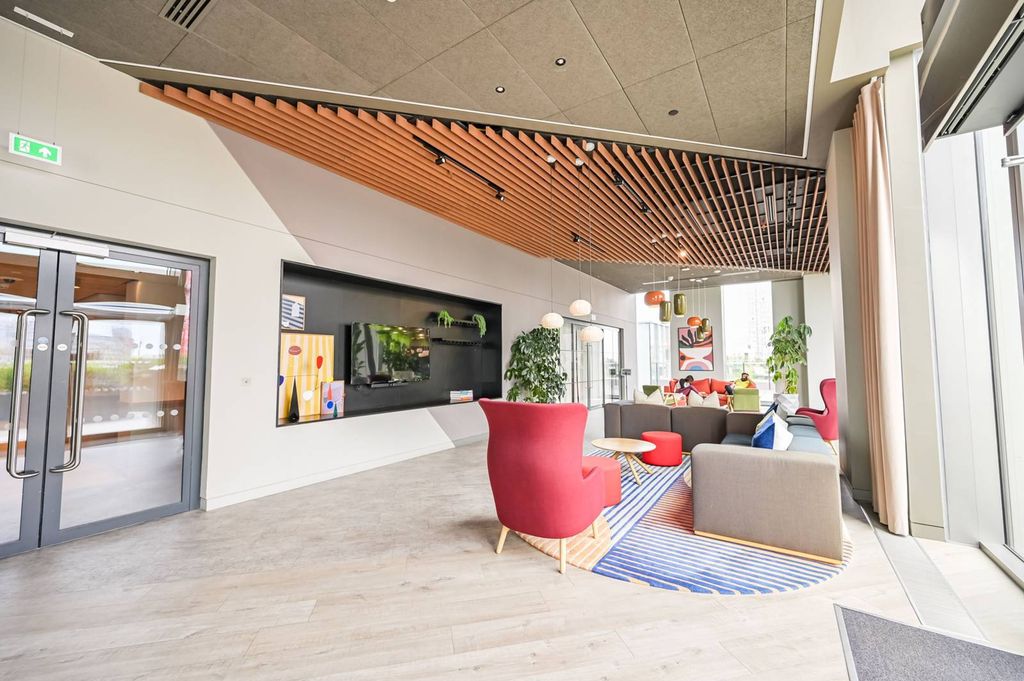 Property photo 2 of 44