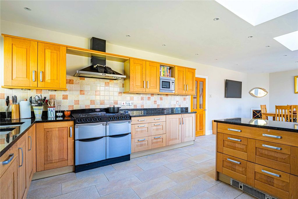 Property photo 2 of 28 Picture No. 63