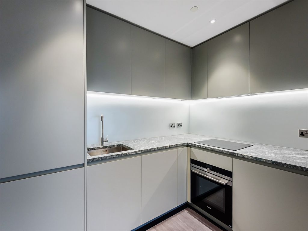 Property photo 3 of 12 Kitchen