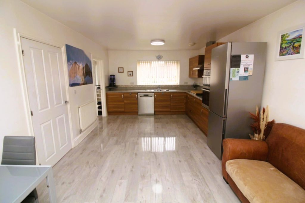 Property photo 2 of 40 4A91F245-d8A3-49E2-Abd8-839E0067795A