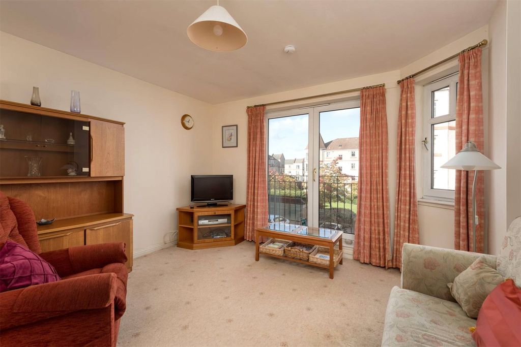Property photo 2 of 18 Picture No. 14