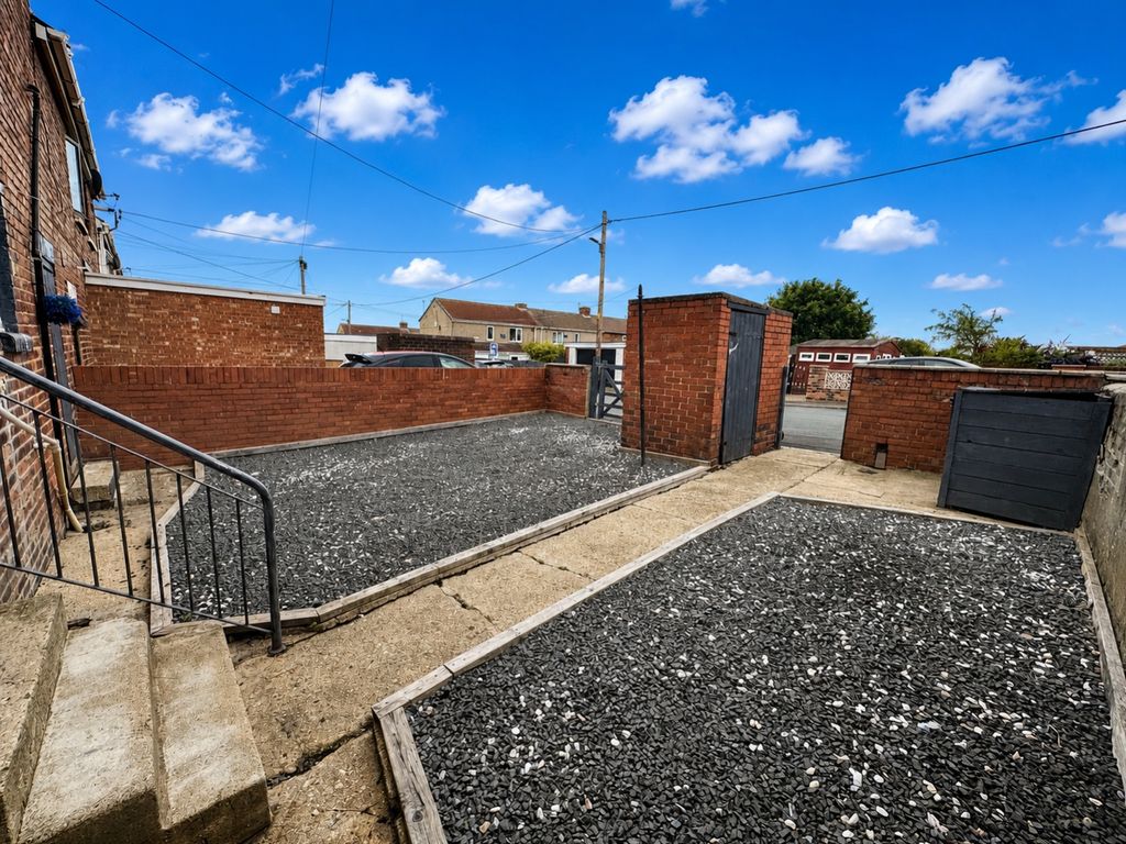 Property photo 2 of 17 964F35A9-Cfcd-48B2-9D06-D7E7Ca56C8De
