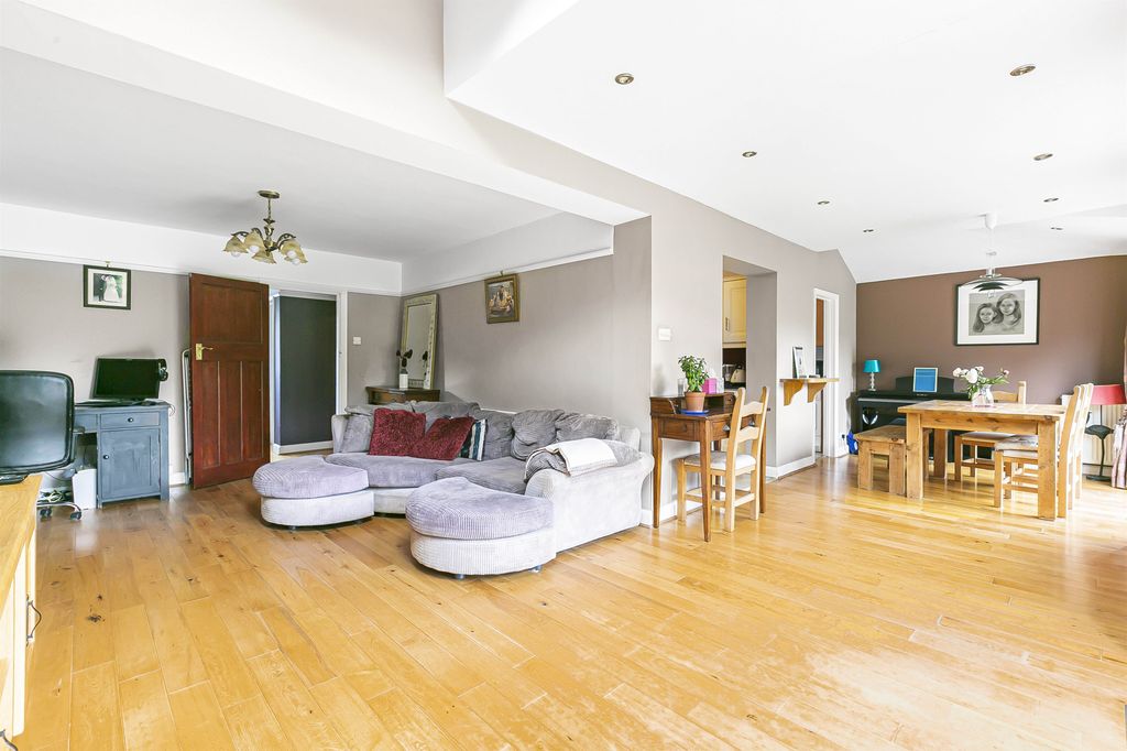 Property photo 2 of 12