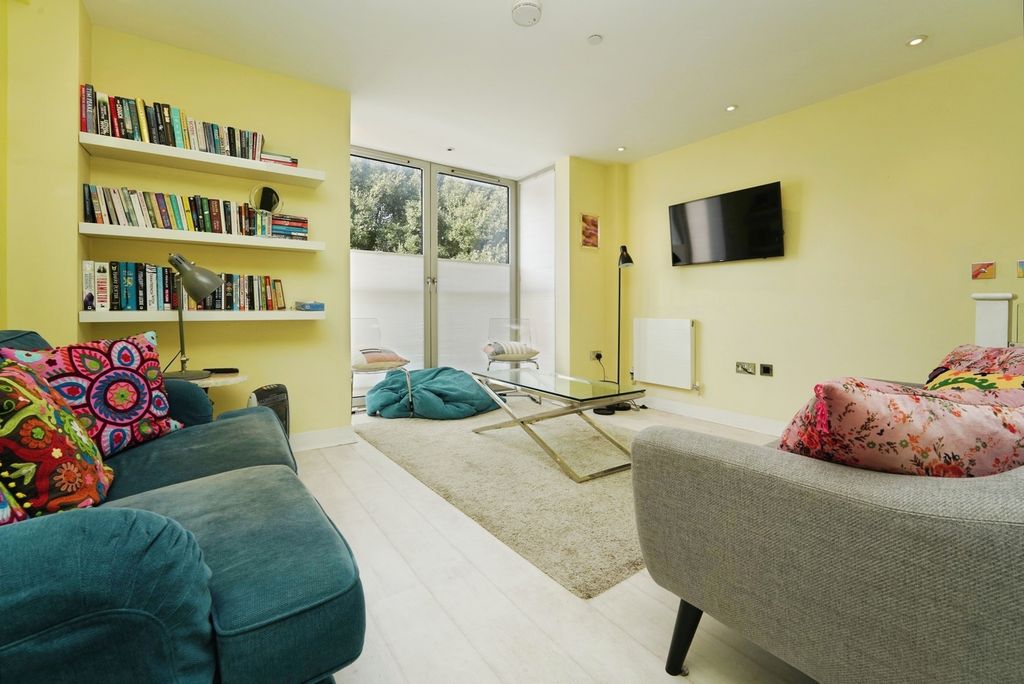 Property photo 2 of 12