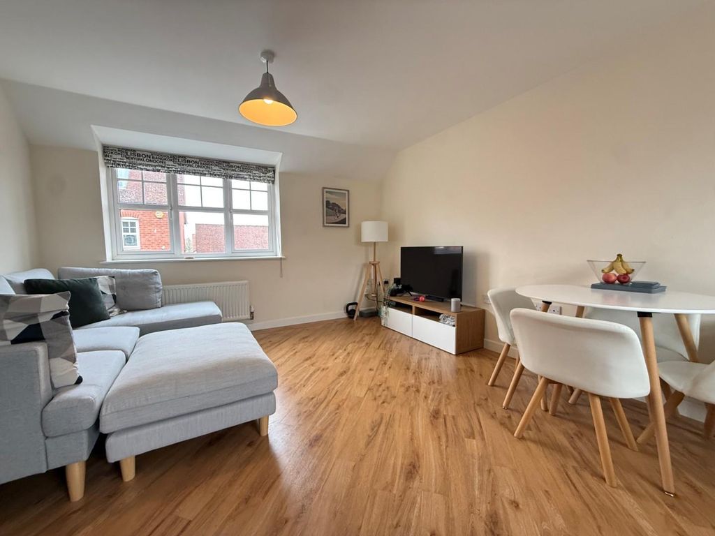 Property photo 2 of 8 5.Jpg