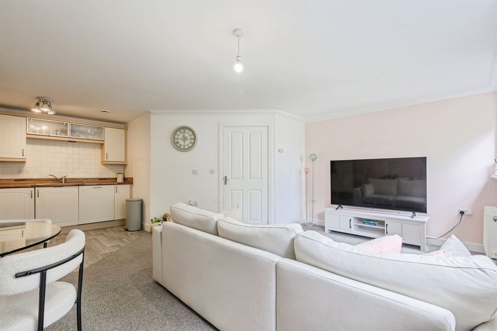 Property photo 2 of 16