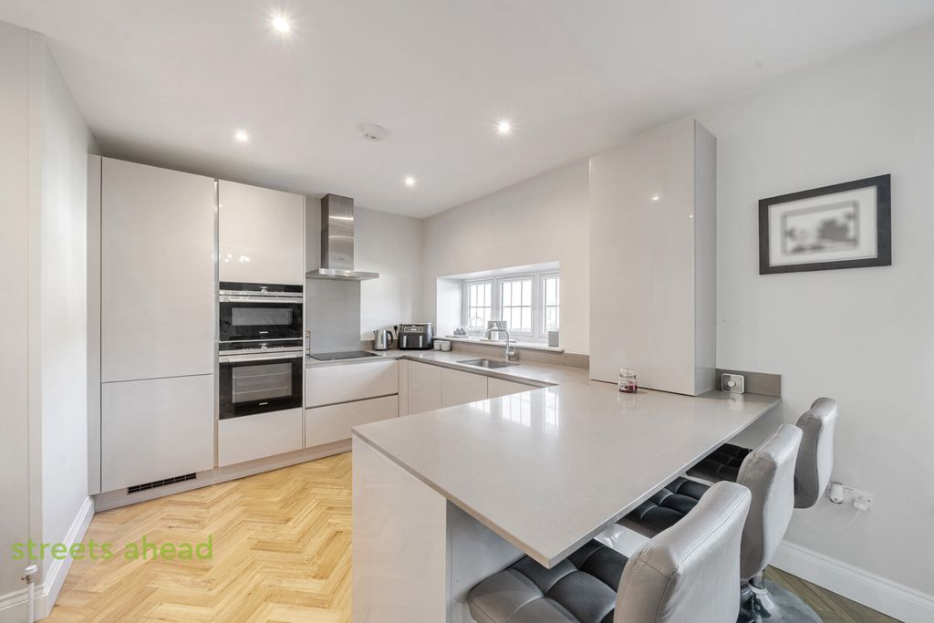 Property photo 3 of 18 2939Bb65-F5A2-4E6...