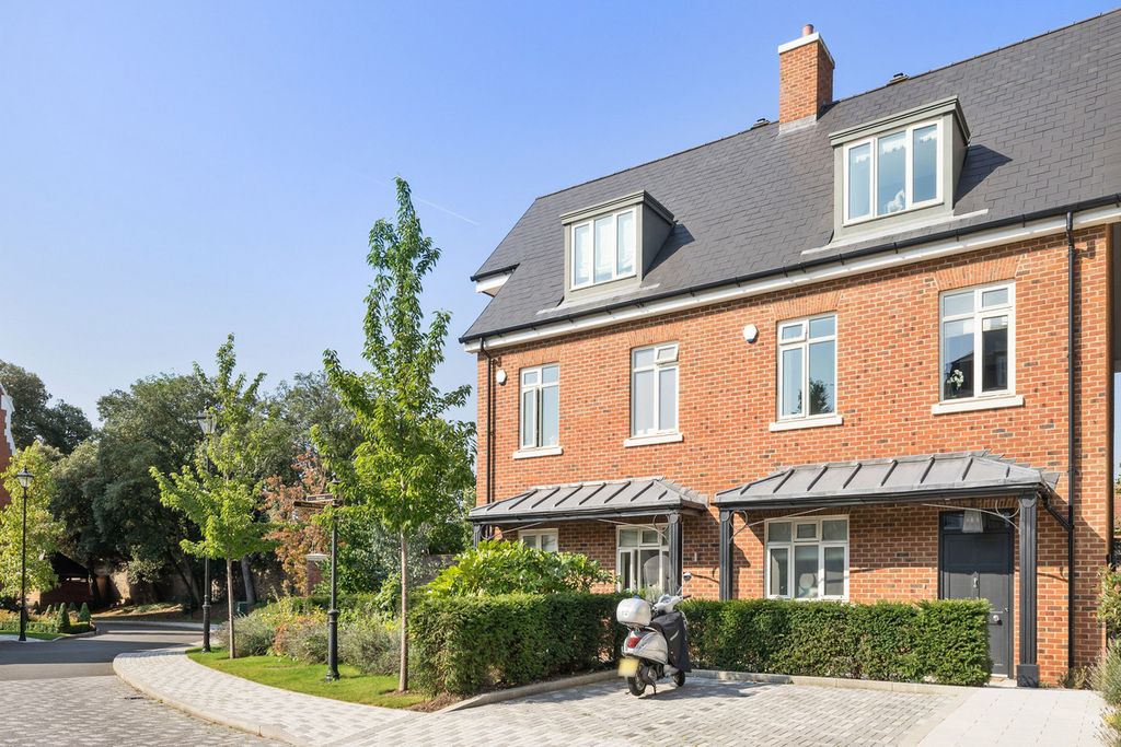 Property photo 2 of 21