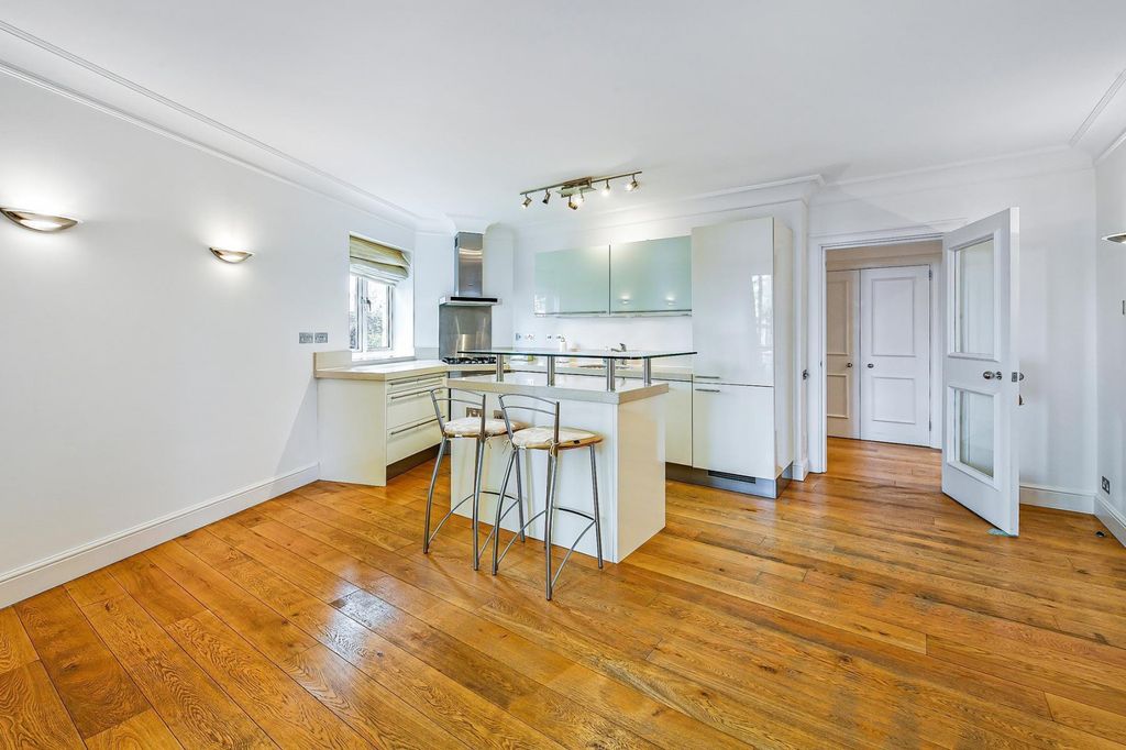 Property photo 3 of 9 (Main)