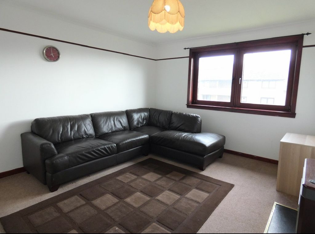 Property photo 3 of 10 Lounge / Dining