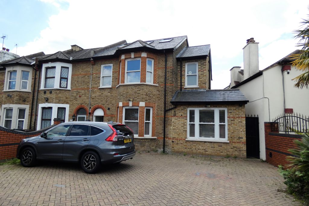 Property photo 3 of 8