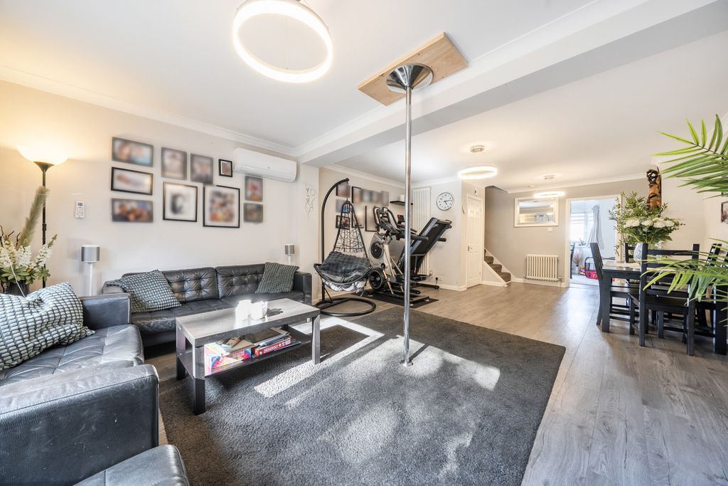 Property photo 2 of 30 1458965-9-6A077B5...