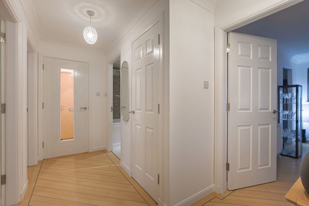 Property photo 2 of 14 Hallway2