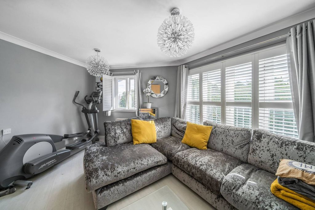 Property photo 3 of 12