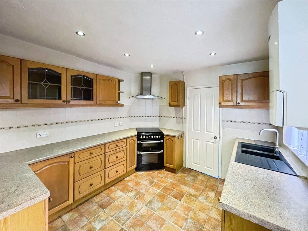 Property photo 2 of 20 Picture No. 12