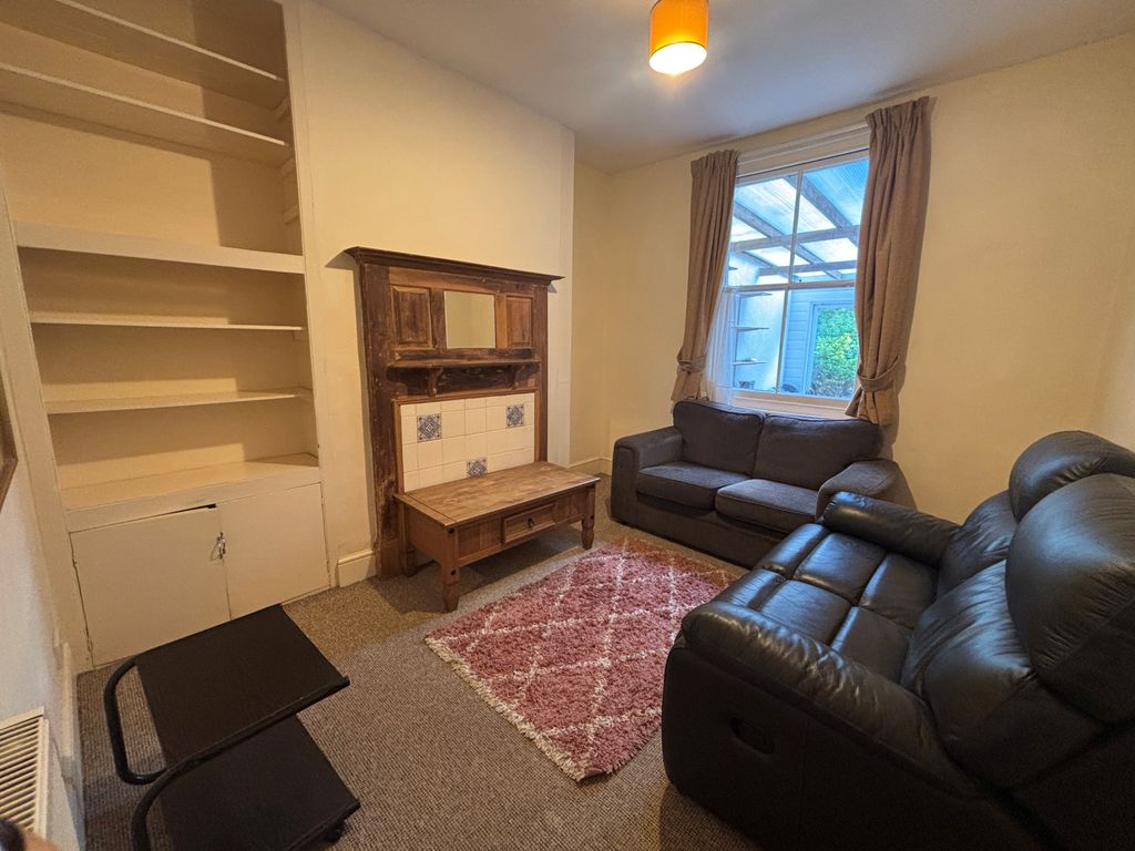 Property photo 2 of 12 Lounge